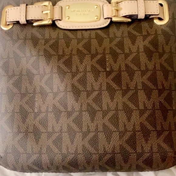 ‼️SOLD‼️Michael Kors crossbody - Picture 2 of 4